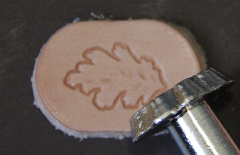 Punziereisen / Prägewerkzeug / Lederstempel L951 ( Bä-01 )